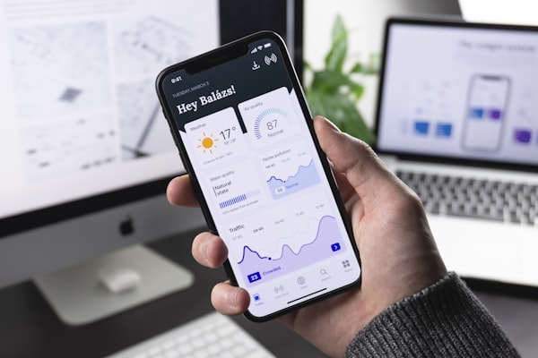 三亿体育官方APP在手机和平板电脑上的界面展示截图